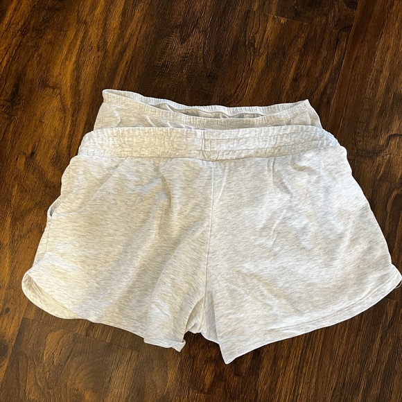 Maternity short - Picture 2 of 2